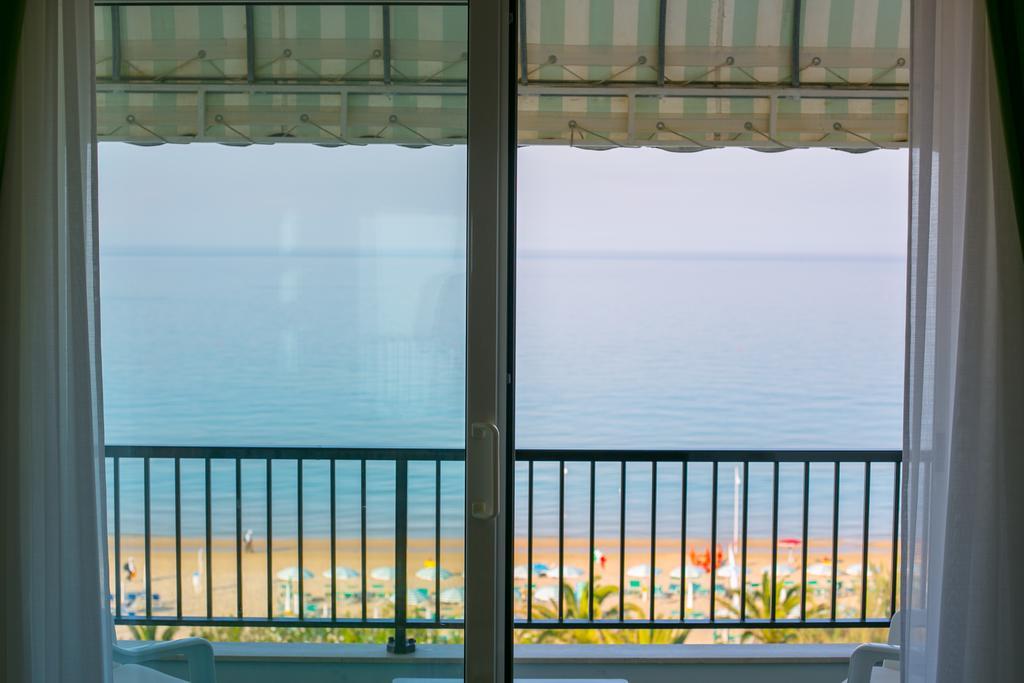 Hotel Mion Charme & Relax Silvi Marina Εξωτερικό φωτογραφία
